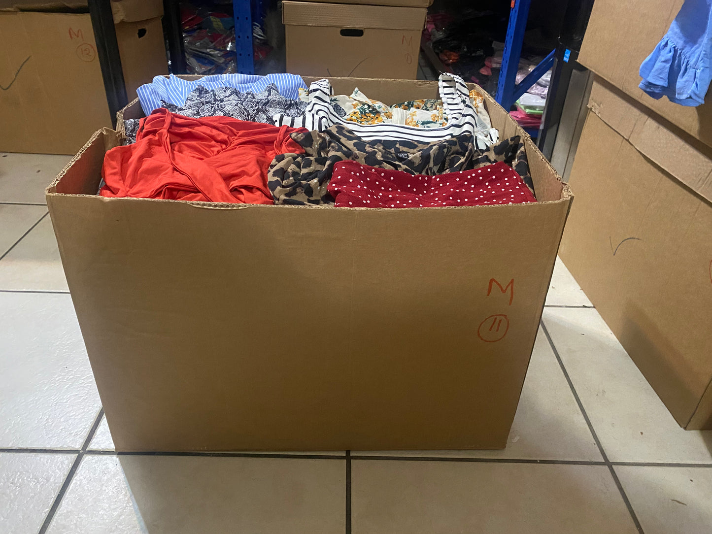 Cajas de ropa americana de mujer / para emprendedores 90-110 piezas
